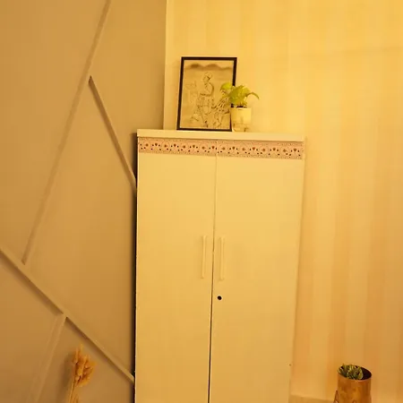 Bonjour Bandra Cozy And Chic Retreat Off Carter Rd