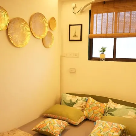 Apartment Bonjour Bandra Cozy And Chic Retreat Off Carter Rd Mumbai