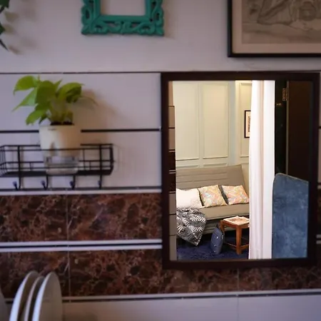 Apartment Bonjour Bandra Cozy And Chic Retreat Off Carter Rd *
