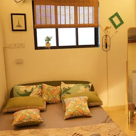 Bonjour Bandra Cozy And Chic Retreat Off Carter Rd Apartment *