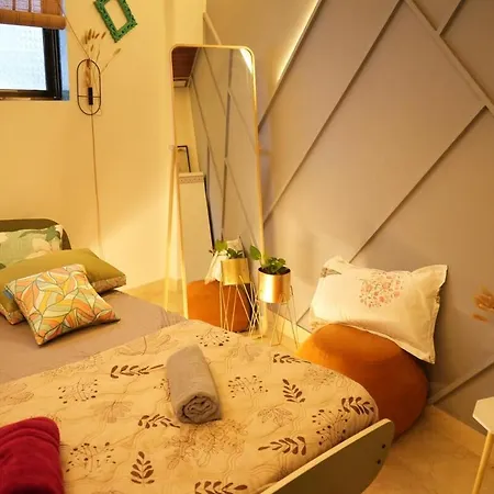 Bonjour Bandra Cozy And Chic Retreat Off Carter Rd Apartment