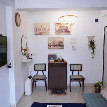 Apartment Bonjour Bandra Cozy And Chic Retreat Off Carter Rd