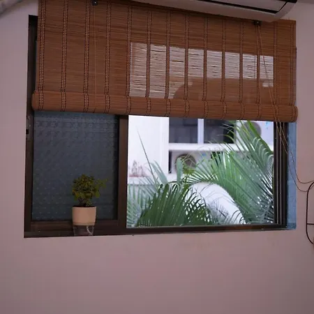 Bonjour Bandra Cozy And Chic Retreat Off Carter Rd Apartment *