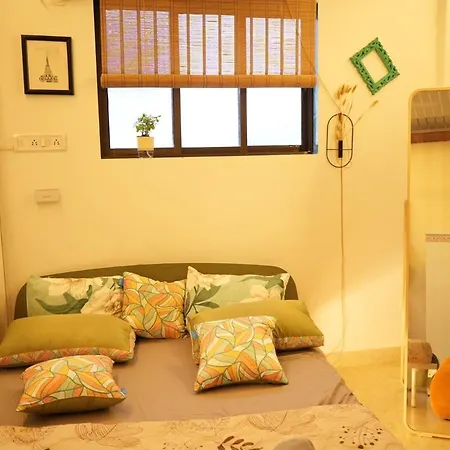 Bonjour Bandra Cozy And Chic Retreat Off Carter Rd Mumbai