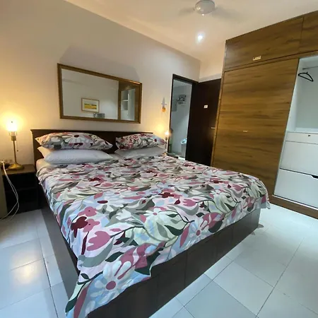 Connekthomes -modern 3bed3bath In Prime Bandra Neighborhood Apartment