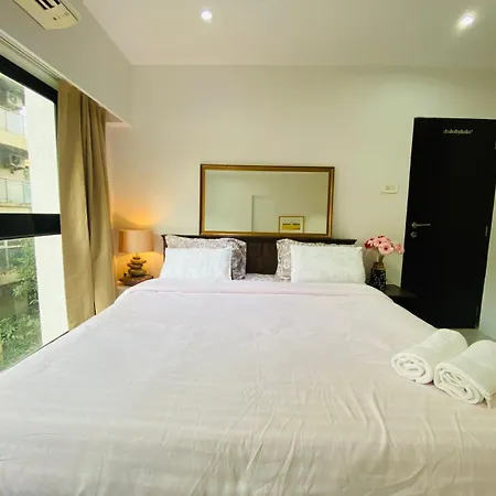 Connekthomes -modern 3bed3bath In Prime Bandra Neighborhood *