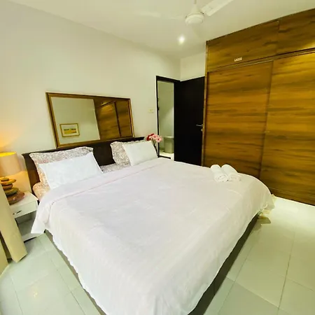 Connekthomes -modern 3bed3bath In Prime Bandra Neighborhood Apartment