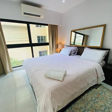 Connekthomes -modern 3bed3bath In Prime Bandra Neighborhood