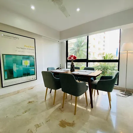 Connekthomes -modern 3bed3bath In Prime Bandra Neighborhood *