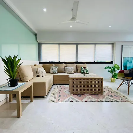 Apartment Connekthomes -modern 3bed3bath In Prime Bandra Neighborhood