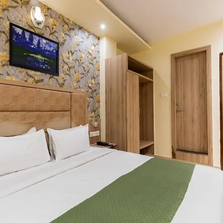 Bed & Breakfast Lotus Grand Near International Airport Mumbai