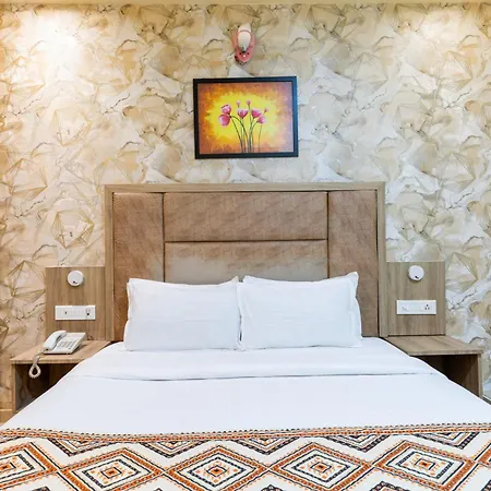 Lotus Grand Near International Airport 3* Mumbai