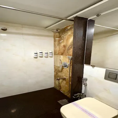The Majlis - Colaba 3*