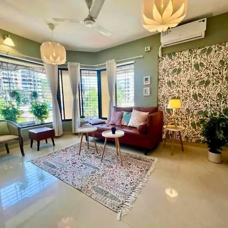 Apartment Connekthomes - Simon Lydia A Sunlit Charm In Bandra, Pali Village Mumbai