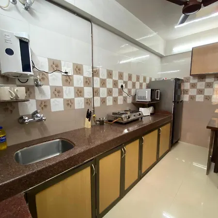 Dawn - A Spacious Modern In Bandra At Almeida Park By Connekt Homes Apartment *