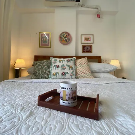 Connekthomes - Saba Heritage Charming In Bandra West Apartment *
