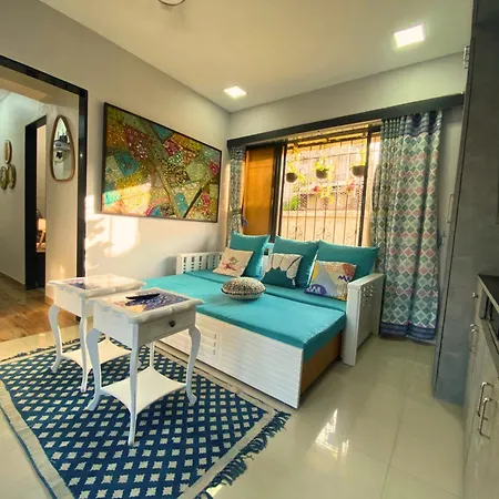 Connekthomes - Saba Heritage Charming In Bandra West Apartment *