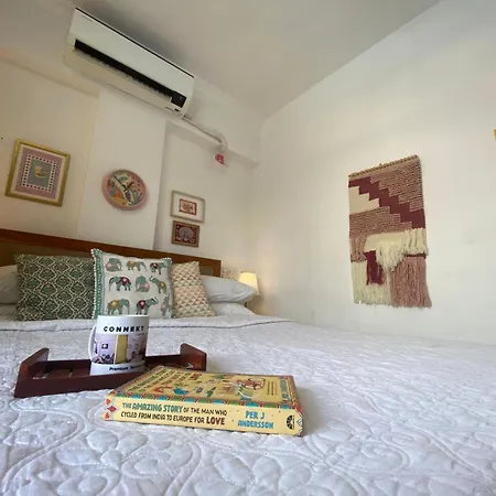 Connekthomes - Saba Heritage Charming In Bandra West Apartment