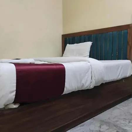 Fabhotel Aai Om Residency *