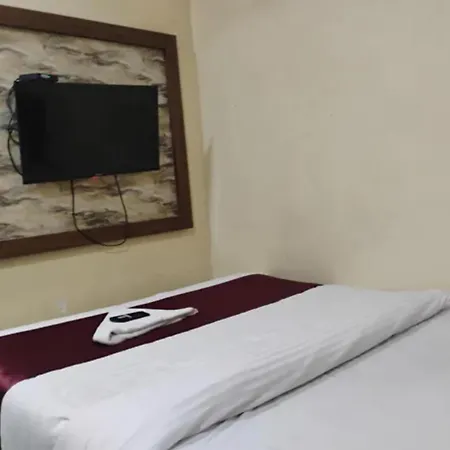 Fabhotel Aai Om Residency *