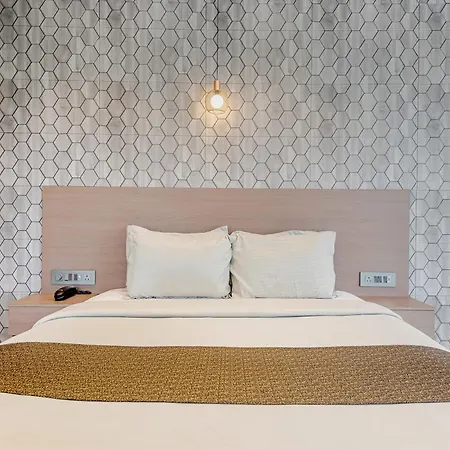 Aura - Near Malad Link Road 3*