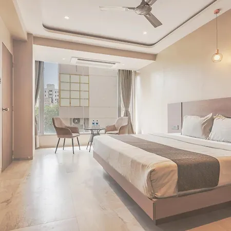 Hotel Aura - Near Malad Link Road 3*