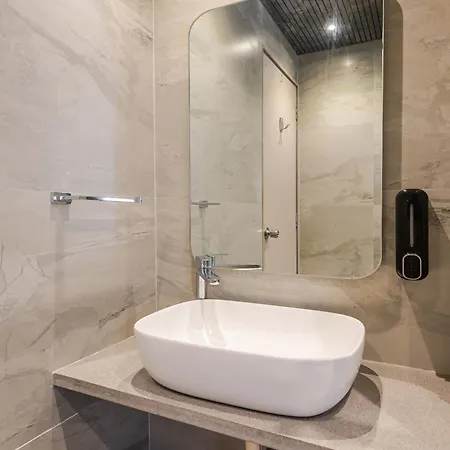Aura - Near Malad Link Road Hotel Mumbai