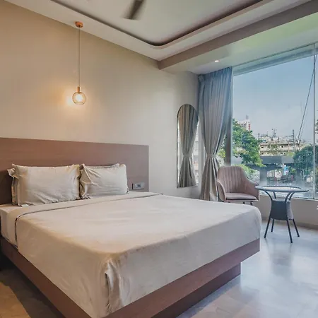 Aura - Near Malad Link Road 3* Mumbai