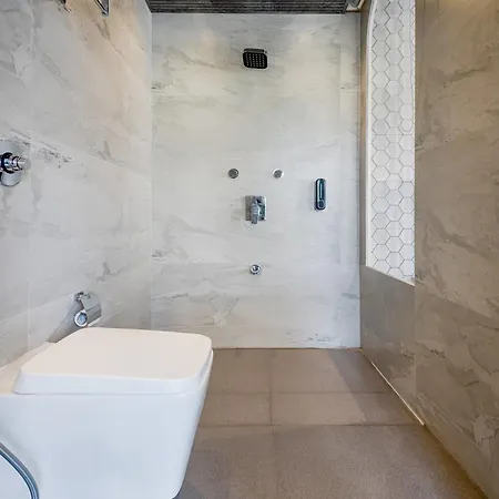 Aura - Near Malad Link Road