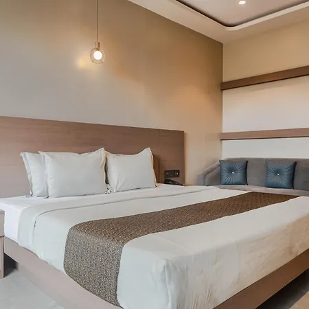 Hotel Aura - Near Malad Link Road Mumbai