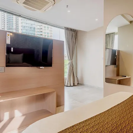 Aura - Near Malad Link Road 3* Mumbai