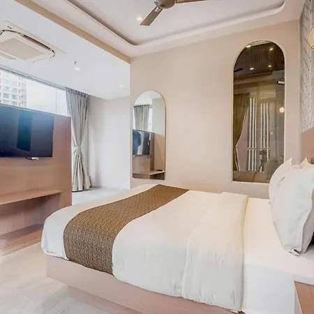 Aura - Near Malad Link Road Hotel