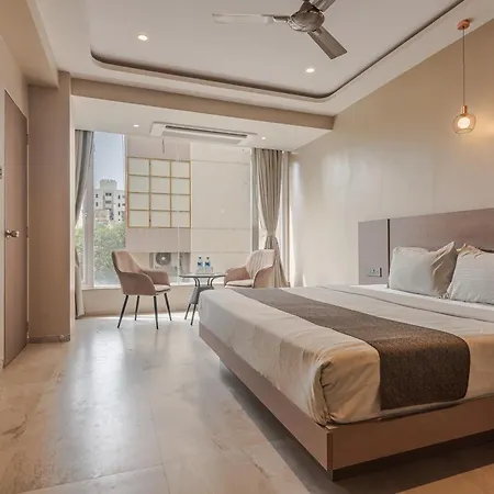 Aura - Near Malad Link Road Hotel 3*