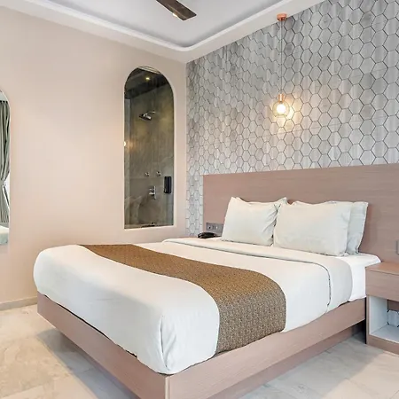 Aura - Near Malad Link Road Hotel Mumbai