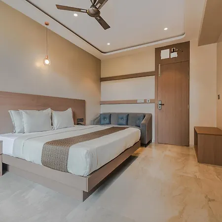 Aura - Near Malad Link Road 3*