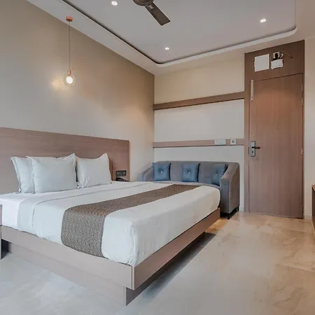 Aura - Near Malad Link Road 3* Mumbai
