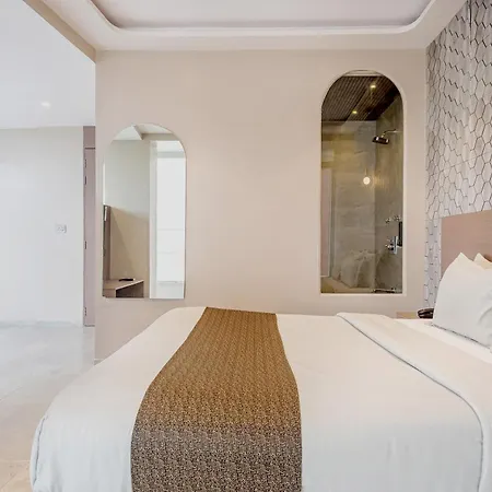 Aura - Near Malad Link Road Hotel