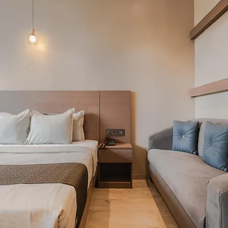 Hotel Aura - Near Malad Link Road