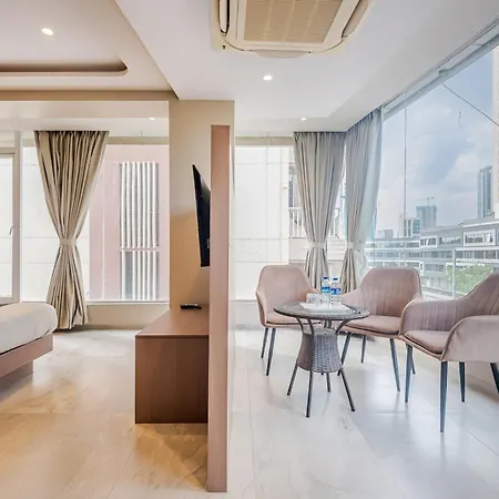 Aura - Near Malad Link Road Hotel 3*