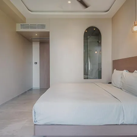 Hotel Aura - Near Malad Link Road 3*