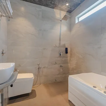 Aura - Near Malad Link Road Hotel Mumbai