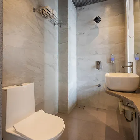 Aura - Near Malad Link Road 3*