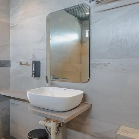 Aura - Near Malad Link Road Hotel