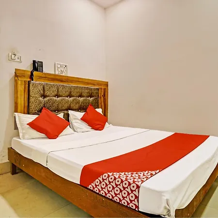 Oyo Flagship Satyam Palace 3*