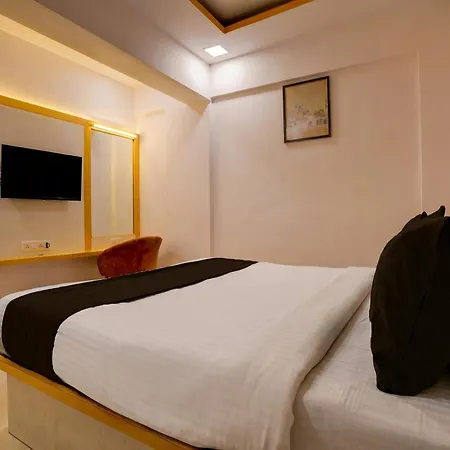 Hotel Collection O Andheri West Near Kokilaben Hospital Mumbai