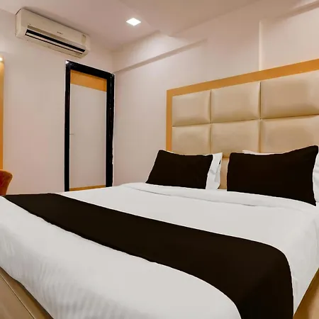 Collection O Andheri West Near Kokilaben Hospital 3*