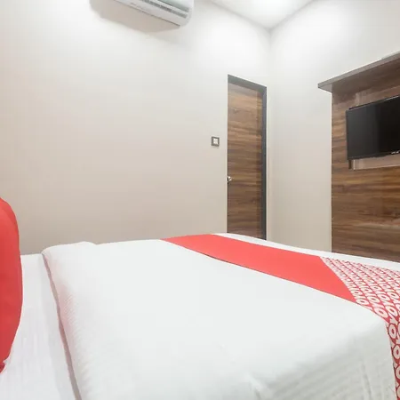 Blue Executive Near Chhatrapati Shivaji International Airport Hotel 3*