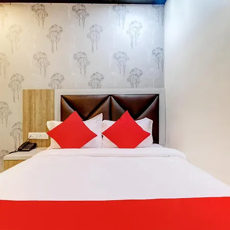 Oyo Flagship Qubic Hotel 4*