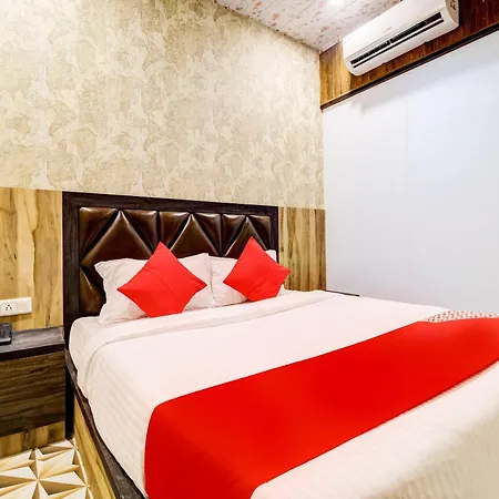 Oyo Flagship Qubic Hotel