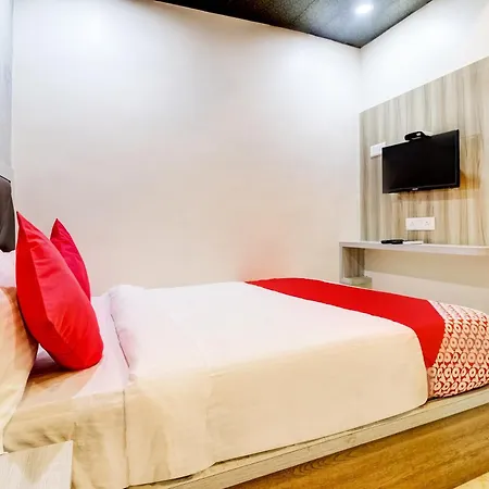 Oyo Flagship Qubic Hotel 4*